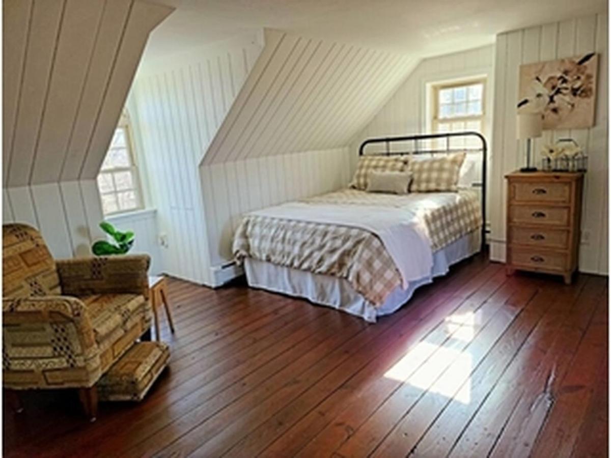 Downingtown Manor - 1900S Farmhouse With Creek Views Εξωτερικό φωτογραφία
