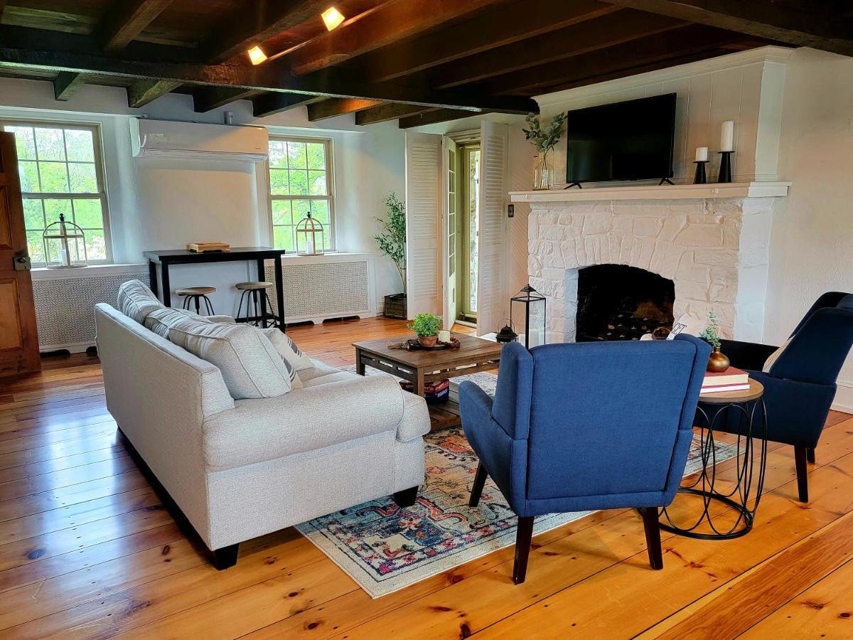 Downingtown Manor - 1900S Farmhouse With Creek Views Εξωτερικό φωτογραφία