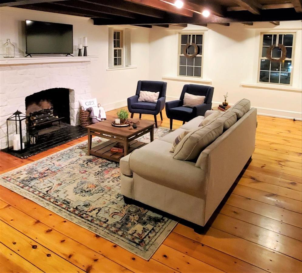 Downingtown Manor - 1900S Farmhouse With Creek Views Εξωτερικό φωτογραφία