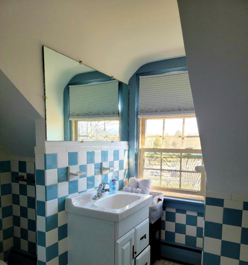 Downingtown Manor - 1900S Farmhouse With Creek Views Εξωτερικό φωτογραφία